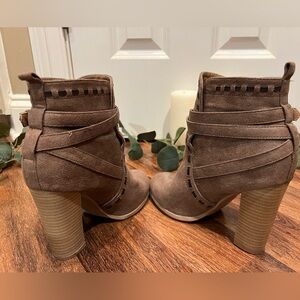 Qupid Booties in brown size 8.5